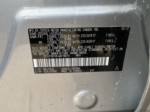 Used 2018 Toyota RAV4 LE image 33