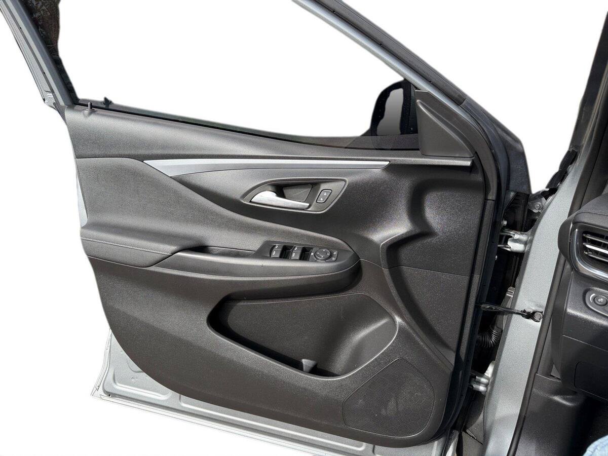 Used 2025 Buick Envista Preferred FWD image 19