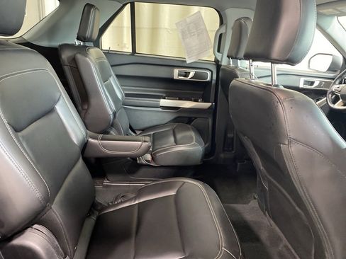 Used 2022 Ford Explorer XLT w/ Equipment Group 202A image 17
