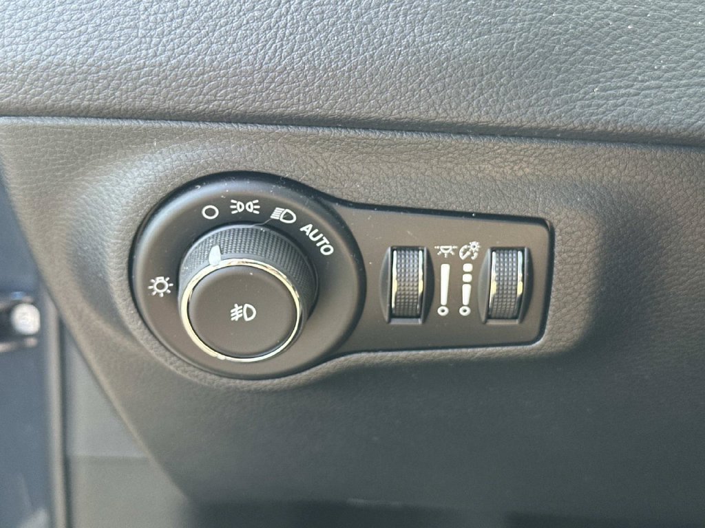 Used 2018 Jeep Compass Trailhawk w/ Leather Interior Group AWD/4WD image 28