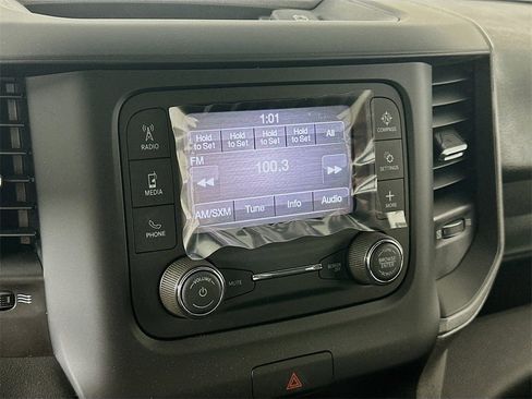 Used 2024 RAM 2500 Tradesman w/ Chrome Appearance Group image 17