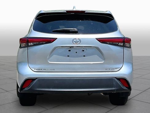 Used 2023 Toyota Highlander XLE AWD/4WD image 5