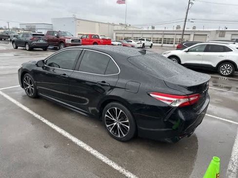 Used 2020 Toyota Camry SE image 16