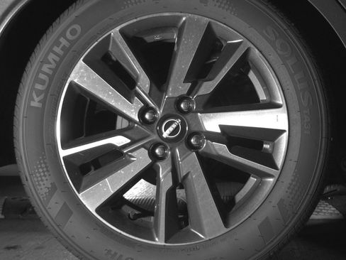 Used 2025 Nissan Versa SV FWD image 15