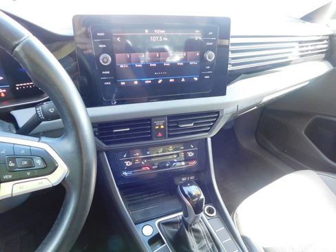 Used 2025 Volkswagen Jetta SE FWD image 29