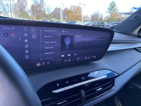 Used 2025 Buick Enclave Preferred w/ Power Package image 37