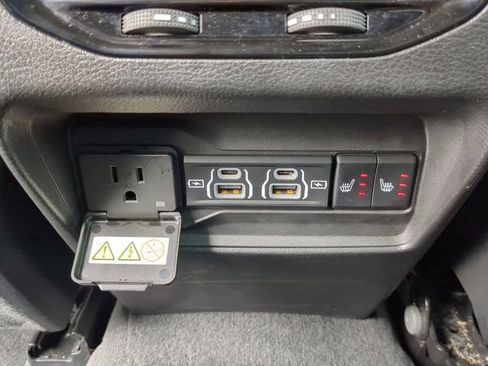 Used 2022 Jeep Grand Cherokee Limited 4xe image 17