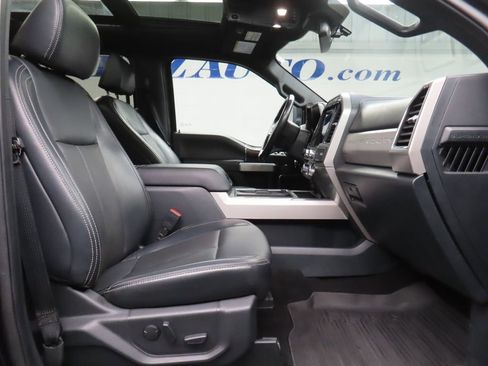 Used 2022 Ford F250 Lariat w/ Black Appearance Pkg AWD/4WD image 30