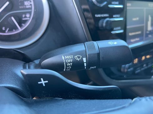 Used 2018 Toyota Camry SE image 11