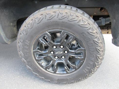 Certified 2024 Chevrolet Silverado 1500 ZR2 w/ Technology Package image 11