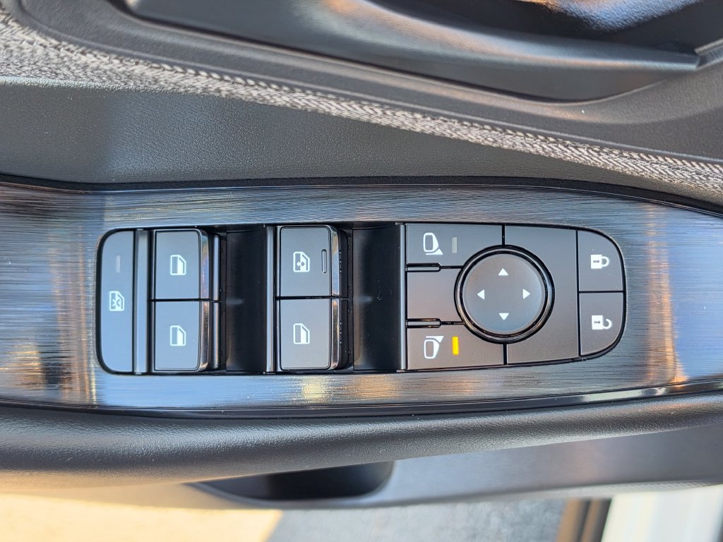 Used 2023 Nissan Rogue S AWD/4WD image 13
