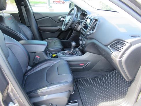 Used 2022 Jeep Cherokee Trailhawk w/ Premium Leather Package AWD/4WD image 10