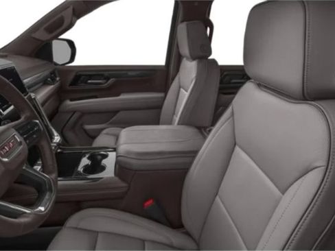 Used 2025 GMC Yukon Elevation w/ Elevation Premium Package AWD/4WD image 4