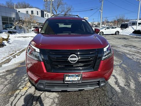 Used 2024 Nissan Pathfinder SV w/ Black Appearance Package AWD/4WD image 3