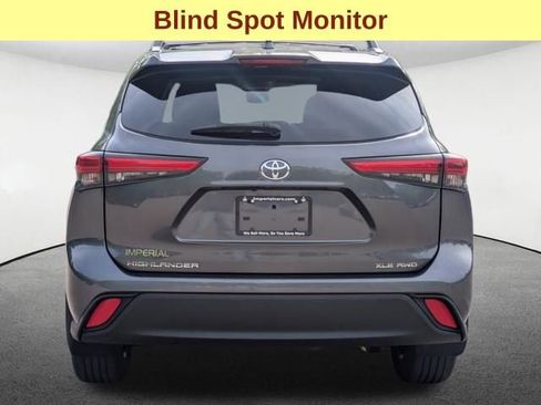 Used 2023 Toyota Highlander XLE AWD/4WD image 6
