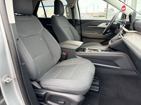 Used 2025 Ford Explorer Active AWD/4WD image 26