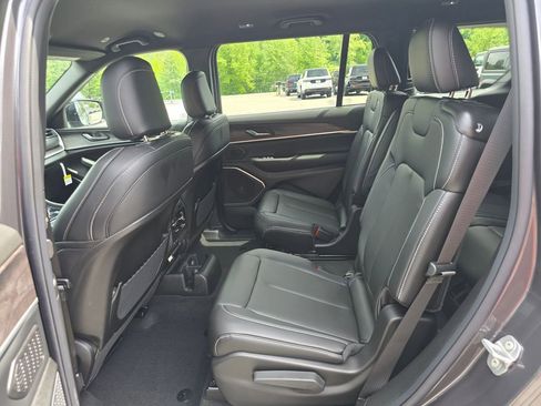 New 2026 Jeep Grand Cherokee L Limited AWD/4WD image 9