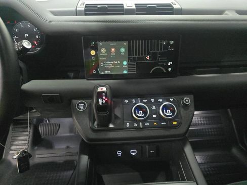 Used 2024 Land Rover Defender 110 X-Dynamic SE image 6