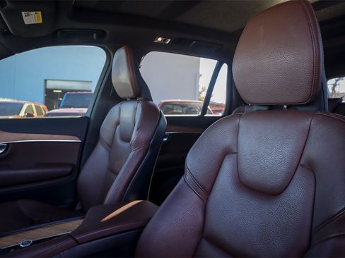 Used 2022 Volvo XC90 T6 Momentum w/ Advanced Package image 10