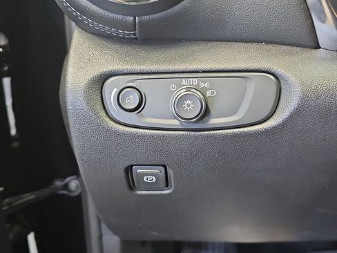 Used 2025 Chevrolet Blazer LT FWD image 25