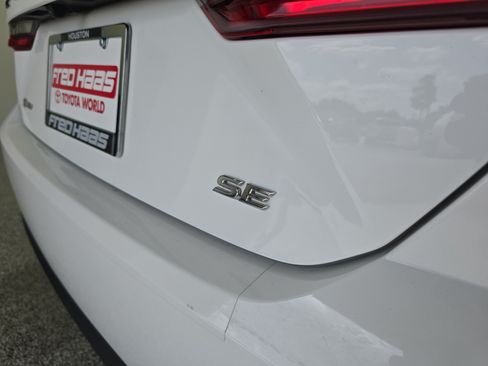 Used 2025 Toyota Camry SE w/ Convenience Package FWD image 9