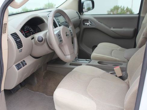 Used 2014 Nissan Frontier SV image 9