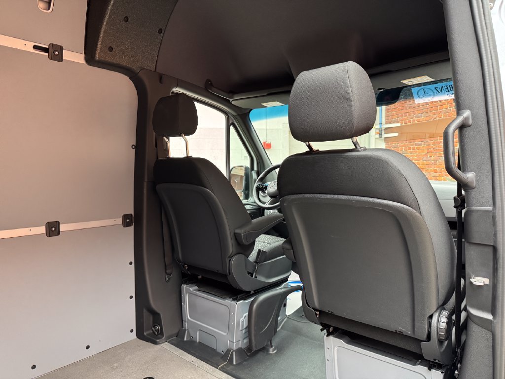 Used 2025 Mercedes-Benz Sprinter 3500 image 32