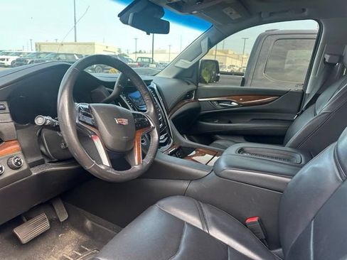 Used 2020 Cadillac Escalade ESV Luxury AWD/4WD image 10