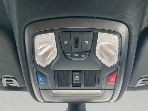Used 2022 RAM 1500 Big Horn AWD/4WD image 34