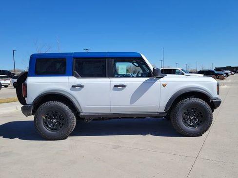 New 2026 Ford Bronco Badlands image 2
