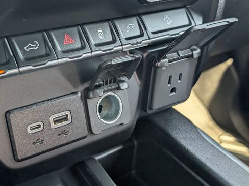 Used 2020 GMC Sierra 2500 AT4 w/ AT4 Premium Package AWD/4WD image 23