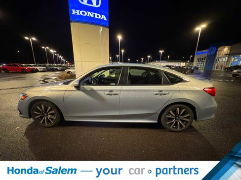 Used 2023 Honda Civic EX image 3