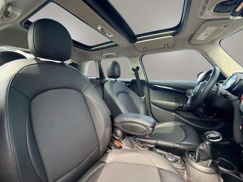 Used 2019 MINI Cooper 4-Door Hardtop FWD image 11