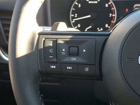 Used 2023 Nissan Rogue SV w/ SV Premium B Package image 21