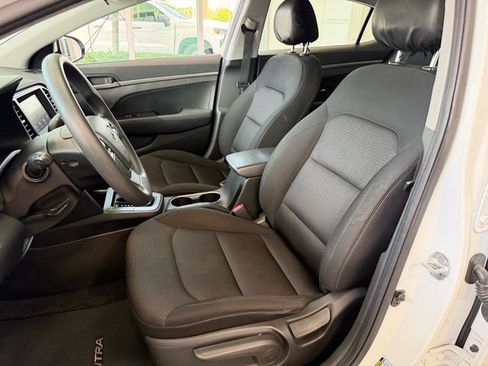 Used 2018 Hyundai Elantra SE w/ SE Connectivity Package 04 FWD image 5