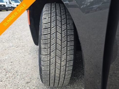 Used 2023 Chrysler Pacifica Touring-L FWD image 28