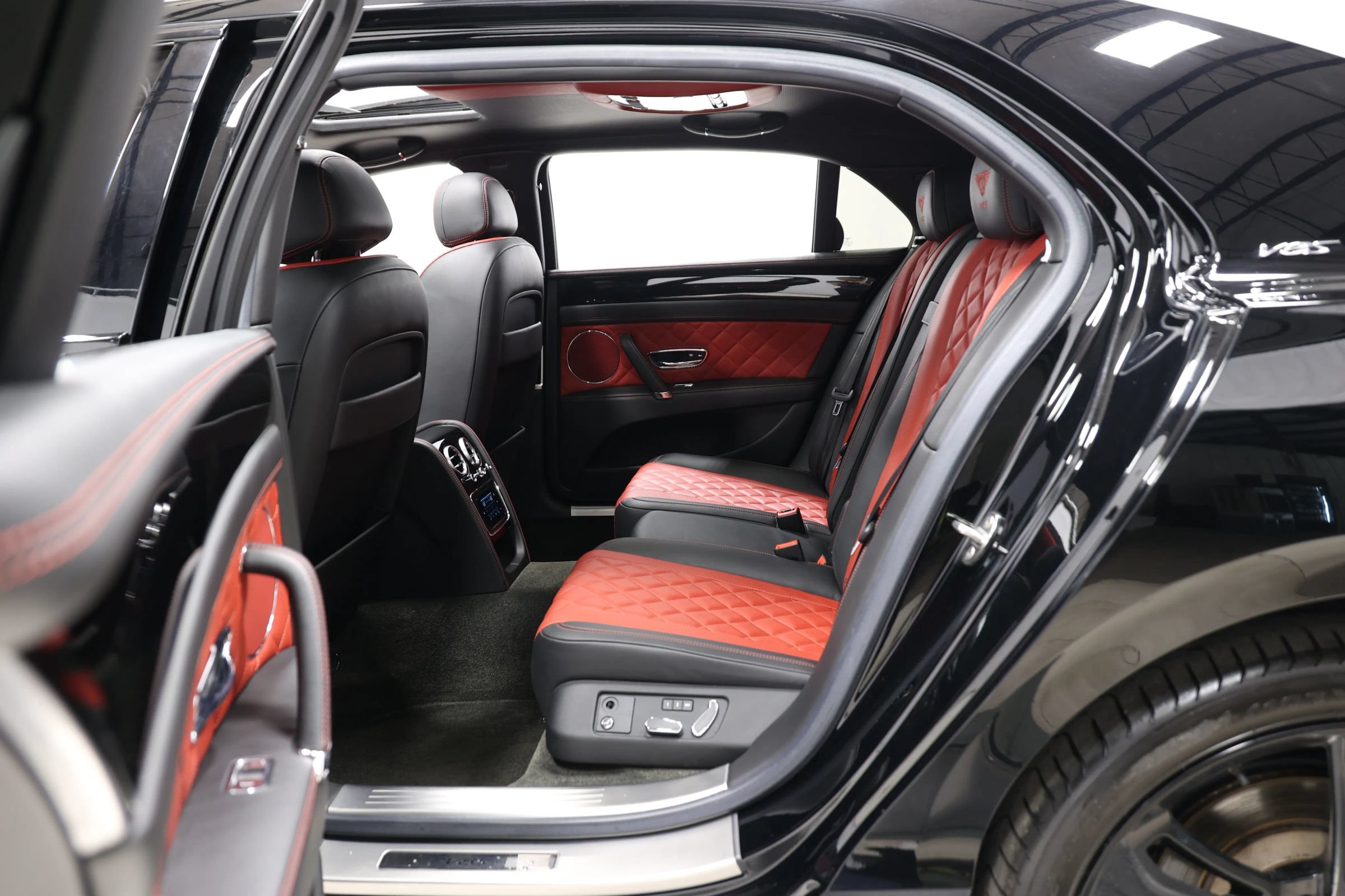Used 2018 Bentley Flying Spur S V8 w/ Black Edition AWD/4WD image 55