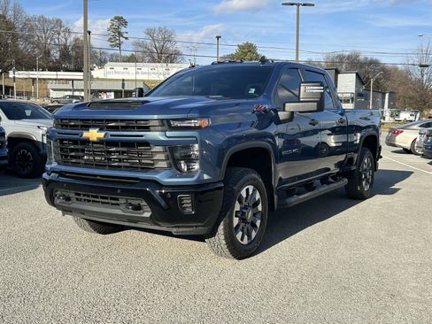 Used 2025 Chevrolet Silverado 2500 Custom w/ Custom Value Package image 7
