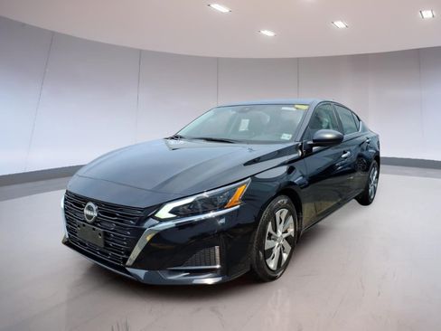 Used 2025 Nissan Altima 2.5 S FWD image 2