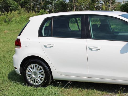 Used 2011 Volkswagen Golf 4-Door FWD image 5