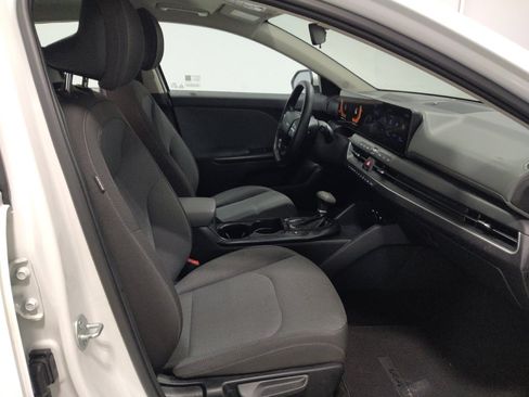 Used 2025 Kia K4 FWD image 21