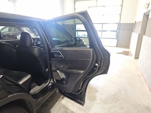 Used 2022 Mitsubishi Outlander SE image 16