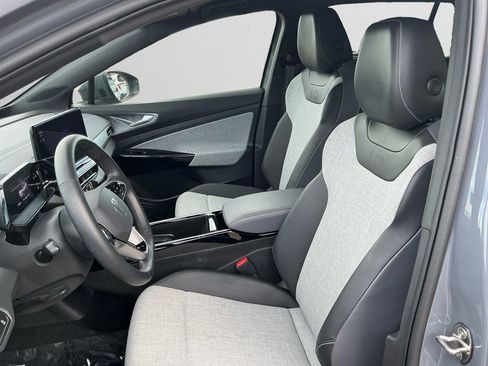 Used 2024 Volkswagen ID.4 Standard image 9