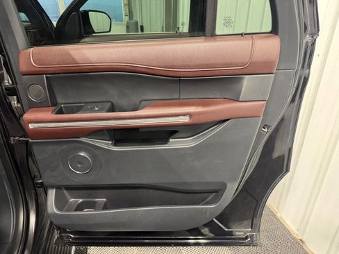 Used 2022 Ford Expedition Max Limited image 29