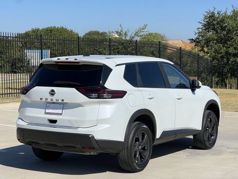 Used 2026 Nissan Rogue SV FWD image 4