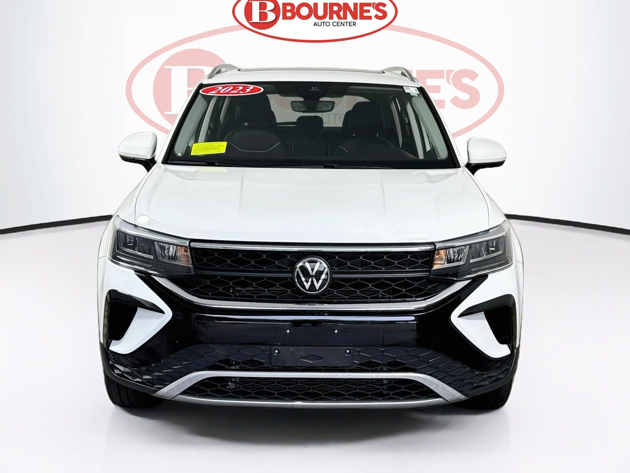 Used 2023 Volkswagen Taos SE w/ Panoramic Sunroof Package AWD/4WD image 6