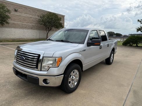 Used 2012 Ford F150 XLT w/ XLT Chrome Pkg image 9