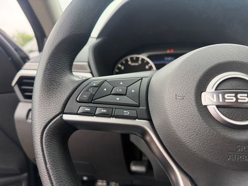 Used 2024 Nissan Altima 2.5 SV FWD image 24