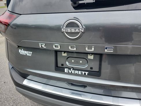 Used 2023 Nissan Rogue SV FWD image 4