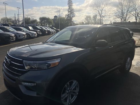 Used 2023 Ford Explorer XLT w/ Equipment Group 202A image 3